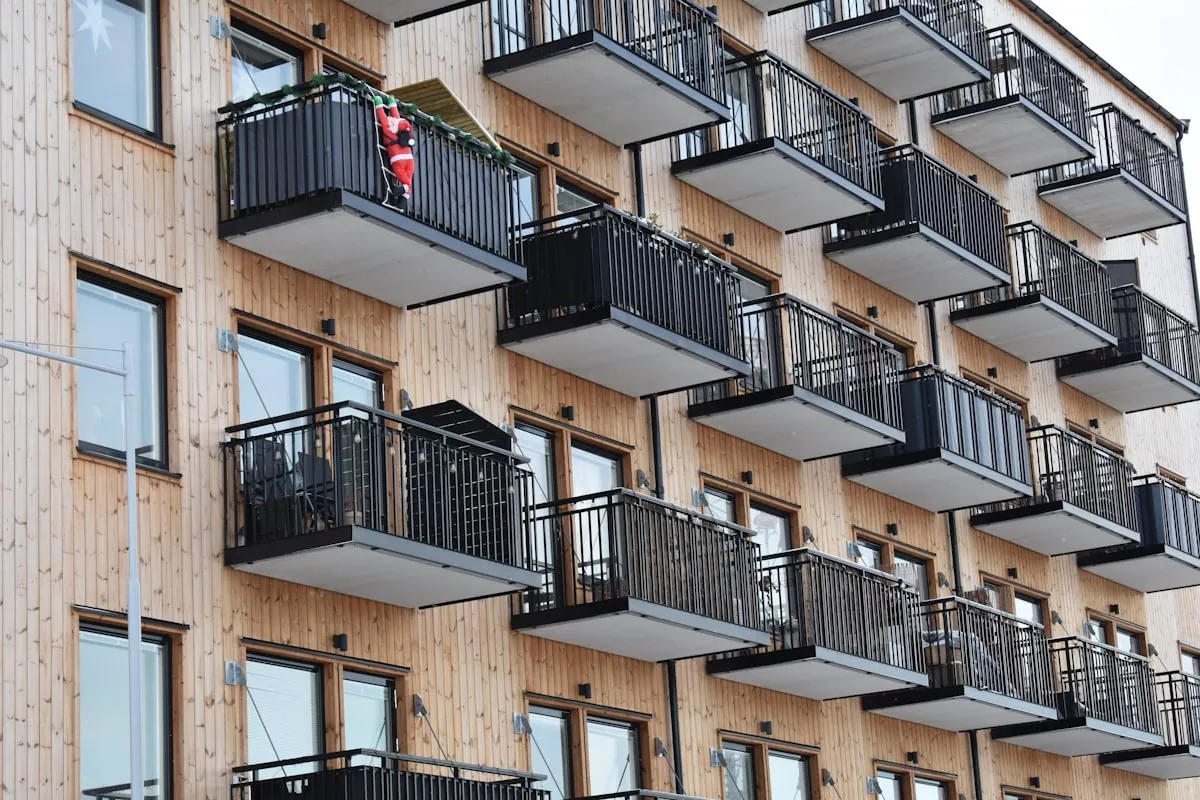 Ubetalte felleskostnader i eierseksjonssameie: fire forskjeller fra borettslag